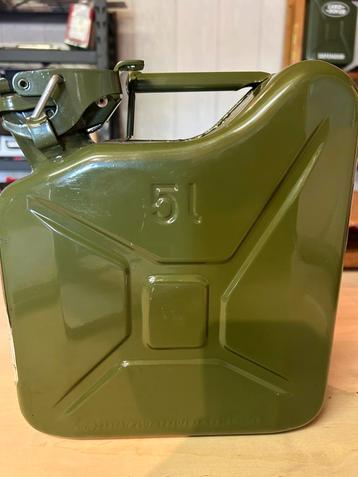 Metalen jerrycan groen 5 l beschikbaar voor biedingen