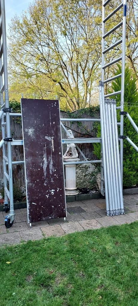 steiger/veilig steiger/werkhoogte ca.5 mtr--nieuwstaat--, Doe-het-zelf en Bouw, Steigers, Zo goed als nieuw, Rolsteiger of Kamersteiger