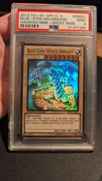 PSA 9 (MINT) Blue-Eyes White Dragon (Ghost Rare), Ophalen of Verzenden, Nieuw, Losse kaart, Foil