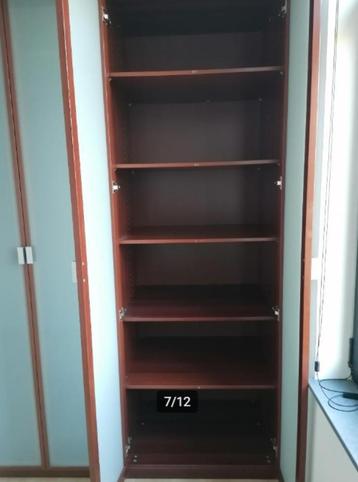 Verschillende kleerkasten beschikbaar beschikbaar voor biedingen