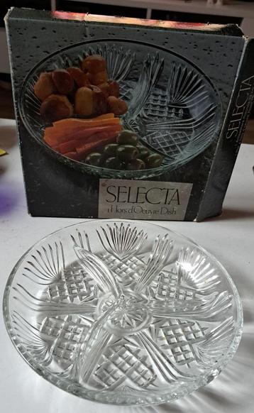 Glazen serveerschaaltje beschikbaar voor biedingen