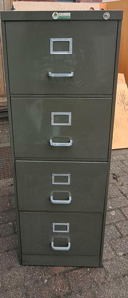 meuble métallique industrielle vintage, Maison & Meubles, Armoires | Armoires à porte coulissante & Armoires à archives