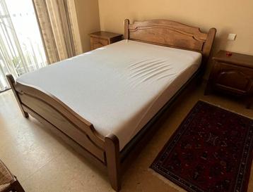 Antieke, houten slaapkamer