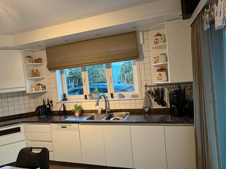 Volledige witte keuken met granieten keukenblad !in maart!, Huis en Inrichting, Keuken | Complete keukens, Gebruikt, Dubbelwandige keuken