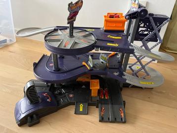 Garage hot wheels disponible aux enchères