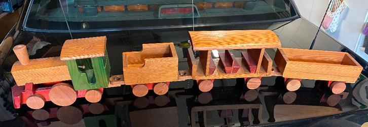 houten speelgoedtrein in 4 delen samen wel plus 1 meter lang, Kinderen en Baby's, Speelgoed | Houten speelgoed, Zo goed als nieuw