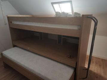 Dubbel bed alles uitschijfbaar, bureau, schuif voor kledij, Huis en Inrichting, Slaapkamer | Bedden, Ophalen, Zo goed als nieuw