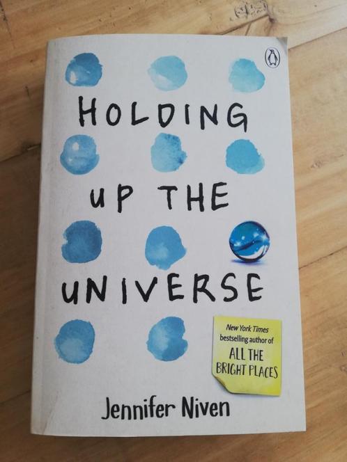 Boek young adult : 'Holding up the universe' Jennifer Niven, Boeken, Romans, Zo goed als nieuw, België, Ophalen of Verzenden