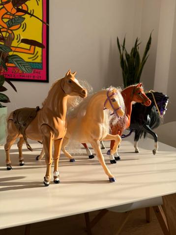 Barbie Doll Vintage Accessoires 4x Horses And 3x Sofa Mattel beschikbaar voor biedingen