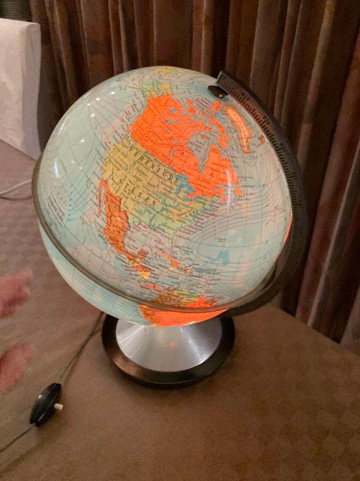 Oude Wereldbol 1966 met verlichting Standaard Boekhandel 60j, Huis en Inrichting, Woonaccessoires | Wereldbollen, Zo goed als nieuw