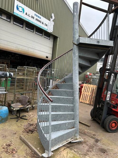 Mooie zware gegalvaniseerde wenteltrap / Nederland, Doe-het-zelf en Bouw, Ladders en Trappen, Zo goed als nieuw, Trap, 2 tot 4 meter