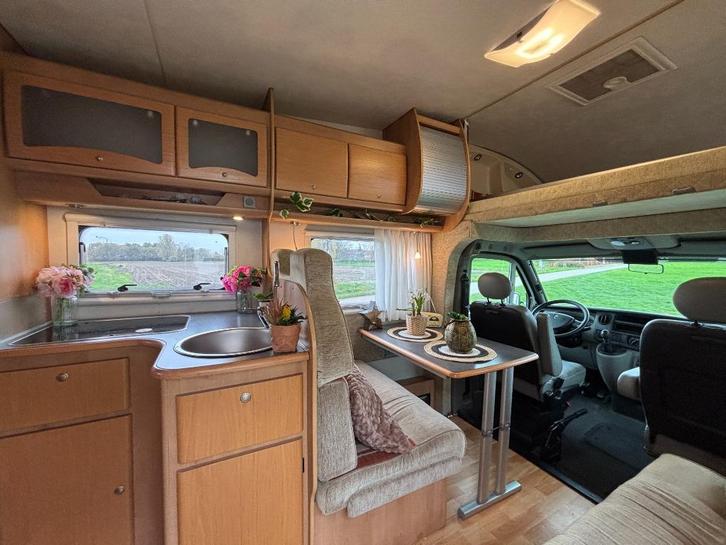 Zeldzame Renault Trafic 3.0 DCI 5 personen met maar 63.000km, Caravans en Kamperen, Mobilhomes, Particulier, tot en met 6, Alkoof