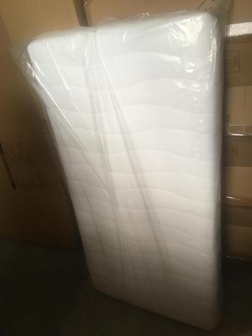 Nieuwe baby matras 120 op 60cm  beschikbaar voor biedingen