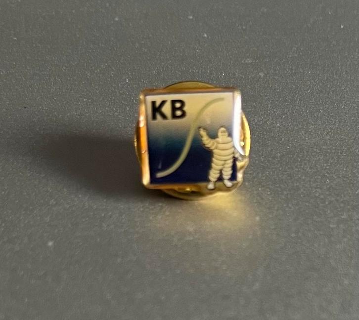 speldje - pin waarop een Michelin Bibendum staat afgebeeld, Verzamelen, Speldjes, Pins en Buttons, Nieuw, Verzenden
