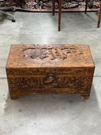 Coffre ancien en bois sculpté, Enlèvement, ., ., .