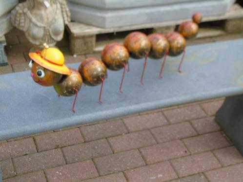 Standbeeld van een duizendpoot in smeedijzeren ronde hoed., Tuin en Terras, Tuinwanddecoratie, Nieuw, Ophalen