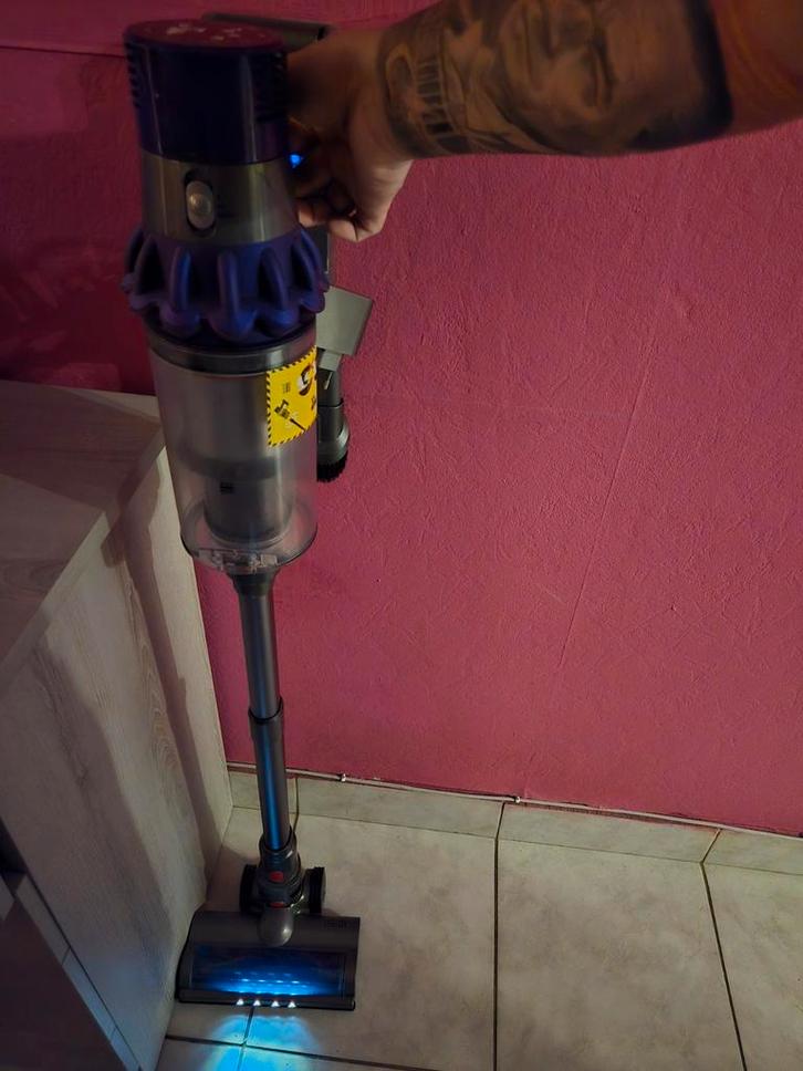 Dyson v10 cyclone animal+ suppo mural+ brosse led motorisé, Elektronische apparatuur, Stofzuigers, Zo goed als nieuw, Reservoir