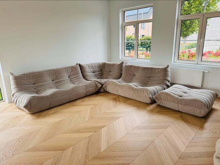Ligne Roset Togo Bank Set (4-delig), Huis en Inrichting, Zetels | Complete zithoeken, Zo goed als nieuw, Stof, Ophalen