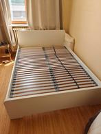 Tweepersoonsbed met matras en lattenbodem – 140 cm breed, Huis en Inrichting, Slaapkamer | Matrassen en Bedbodems, Ophalen, 140 cm