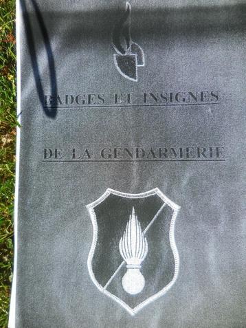 lot 17 doc sur les insignes, brevets, Gendarmerie Belge, Enlèvement ou Envoi, Gendarmerie