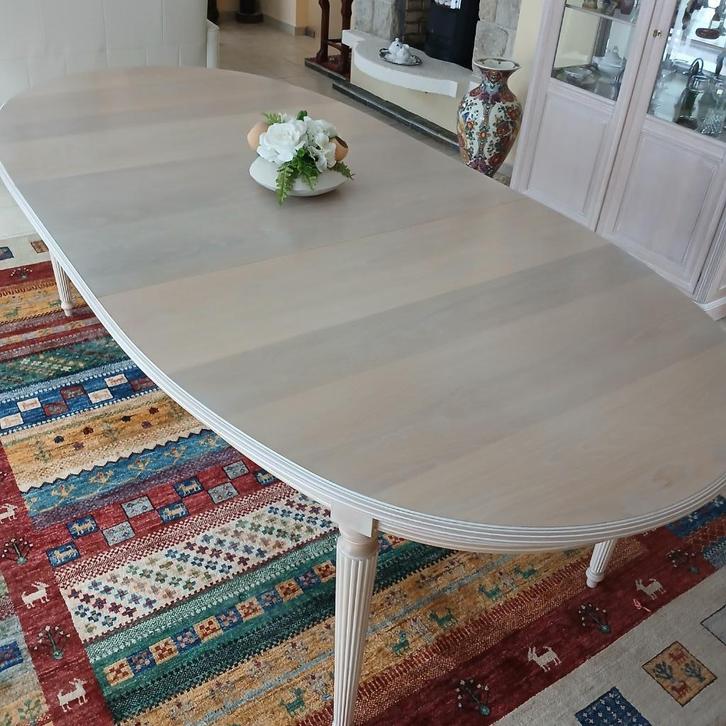 Ovalen uitschuifbare tafel met bijhorende stoelen., Huis en Inrichting, Tafels | Eettafels, Ophalen