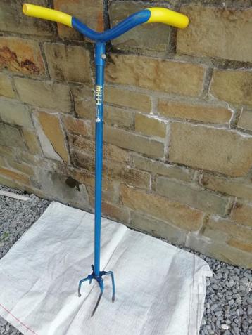 GardenClaw tuinklauw voor het behandelen of losmaken van gro beschikbaar voor biedingen