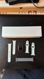 Apple Watch Series 4 (44mm GPS Silver), Bijoux, Sacs & Beauté, Gris, Enlèvement ou Envoi, Apple Watch, IOS