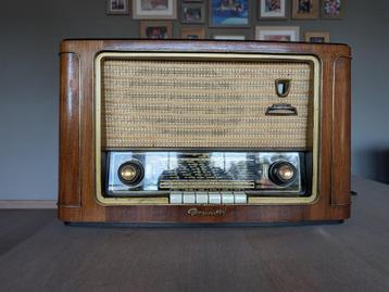 Grundig 2042 antieke radio beschikbaar voor biedingen