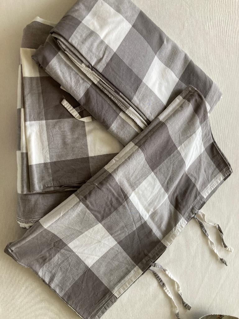 Dekbedovertrek +.. grijs/wit geruit ---- 2 stuks -  €15, Huis en Inrichting, Slaapkamer | Beddengoed, Zo goed als nieuw, Dekbedovertrek