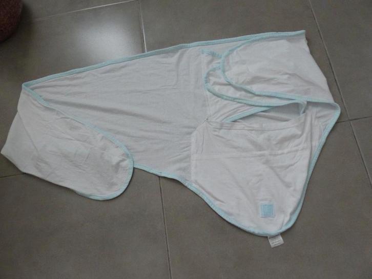 Emmaillotage Red Castle - bon état, Enfants & Bébés, Couvertures, Sacs de couchage & Produits pour emmailloter, Comme neuf, Enlèvement ou Envoi