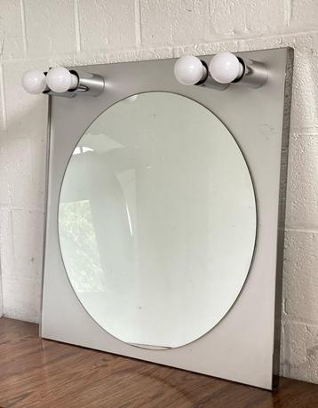 Vintage design spiegel met verlichting beschikbaar voor biedingen