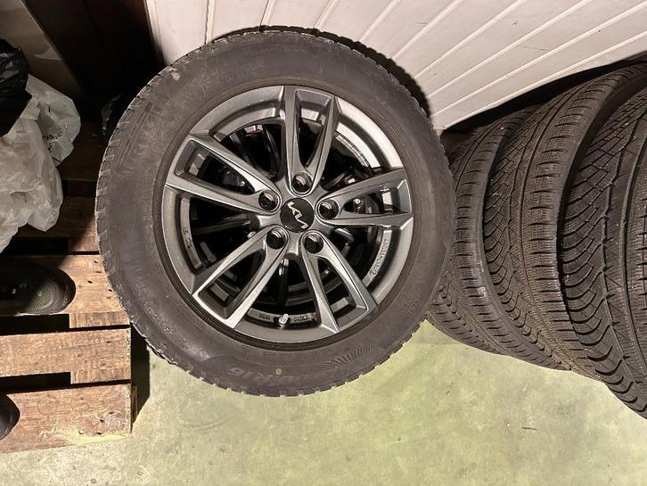 OEM Kia Xceed velgen met winterbanden, Auto-onderdelen, Banden en Velgen, Banden en Velgen, Winterbanden, 16 inch, 205 mm, Personenwagen