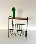 Vintage krantentafel / Sixties bijzettafel, Ophalen of Verzenden