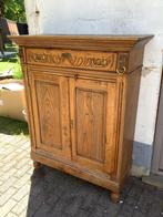 Antieke kast ( wegens verbouwing )   15€, Antiek en Kunst, Antiek | Meubels | Kasten, Ophalen