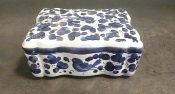 Italie-blauw wit porselein doosje met deksel Deruta [1926] beschikbaar voor biedingen