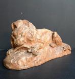 Sculpture terre cuite 'Lion dévorant sa proie' signé Hager, Antiquités & Art, Enlèvement