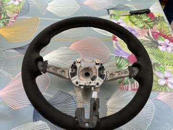 Stuurwiel van de auto beschikbaar voor biedingen