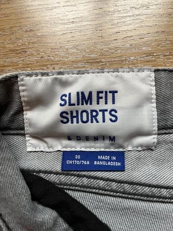 Short jeans beschikbaar voor biedingen
