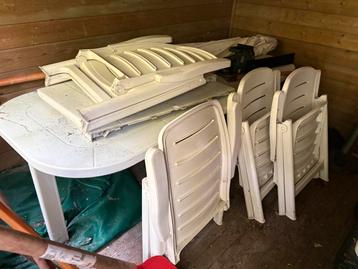 Tuintafel (uitbreidbaar) met stoelen beschikbaar voor biedingen