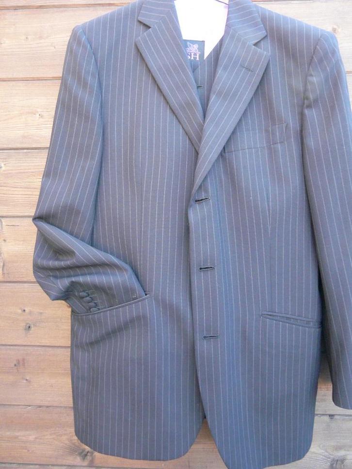 3 delig herenkostuum : grijs/blauw krijtstreep Stijn Helsen, Kleding | Heren, Kostuums en vesten, Gedragen, Maat 48/50 (M), Blauw