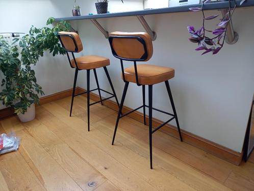 2 krukken in bruin leer en zwart staal, Huis en Inrichting, Barkrukken, Zo goed als nieuw, 90 cm of meer, Leer, Metaal, 2 krukken