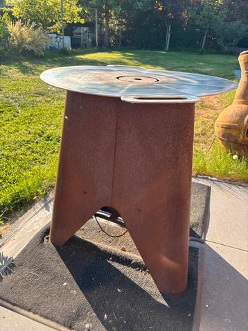 Buitenkachel/ tuinhaard op pellets met planchaplaat beschikbaar voor biedingen
