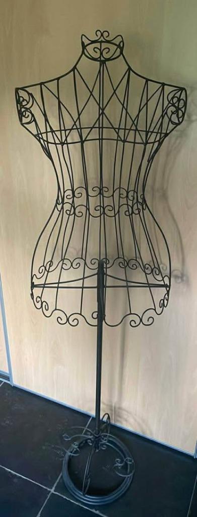 Superbe mannequin sur pied en fer forgé, Antiek en Kunst, Antiek | Woonaccessoires, Ophalen