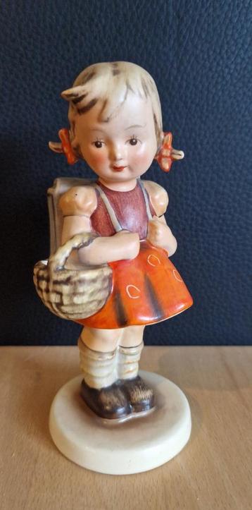 Lief Goebel Hummel Figurine Nr 81 "School meisje"