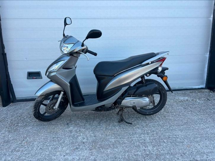 Honda vision b klasse, Fietsen en Brommers, Brommeronderdelen | Scooters, Zo goed als nieuw, Honda, Ophalen