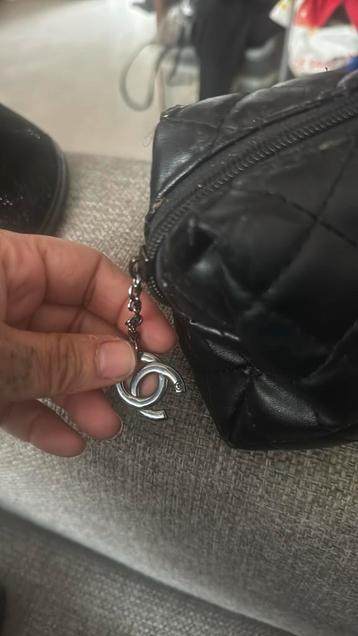 Echt zwart Chanel make-uphoesje beschikbaar voor biedingen
