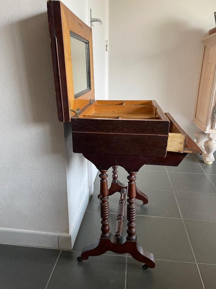 Antiek walnoot naai of opsmuk tafeltje op wieltjes, Antiek en Kunst, Antiek | Meubels | Tafels, Ophalen