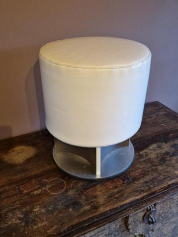 Space-Age wit Lederen zitkruk beschikbaar voor biedingen