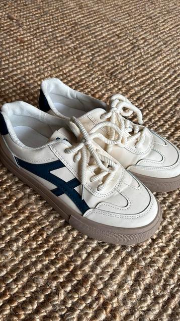 Dames sneakers maat 40 (39) beschikbaar voor biedingen