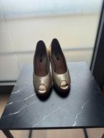 Goudkleurige hakken met open voorkant merk ZINDA, Pumps, Overige kleuren, Ophalen of Verzenden, Zo goed als nieuw